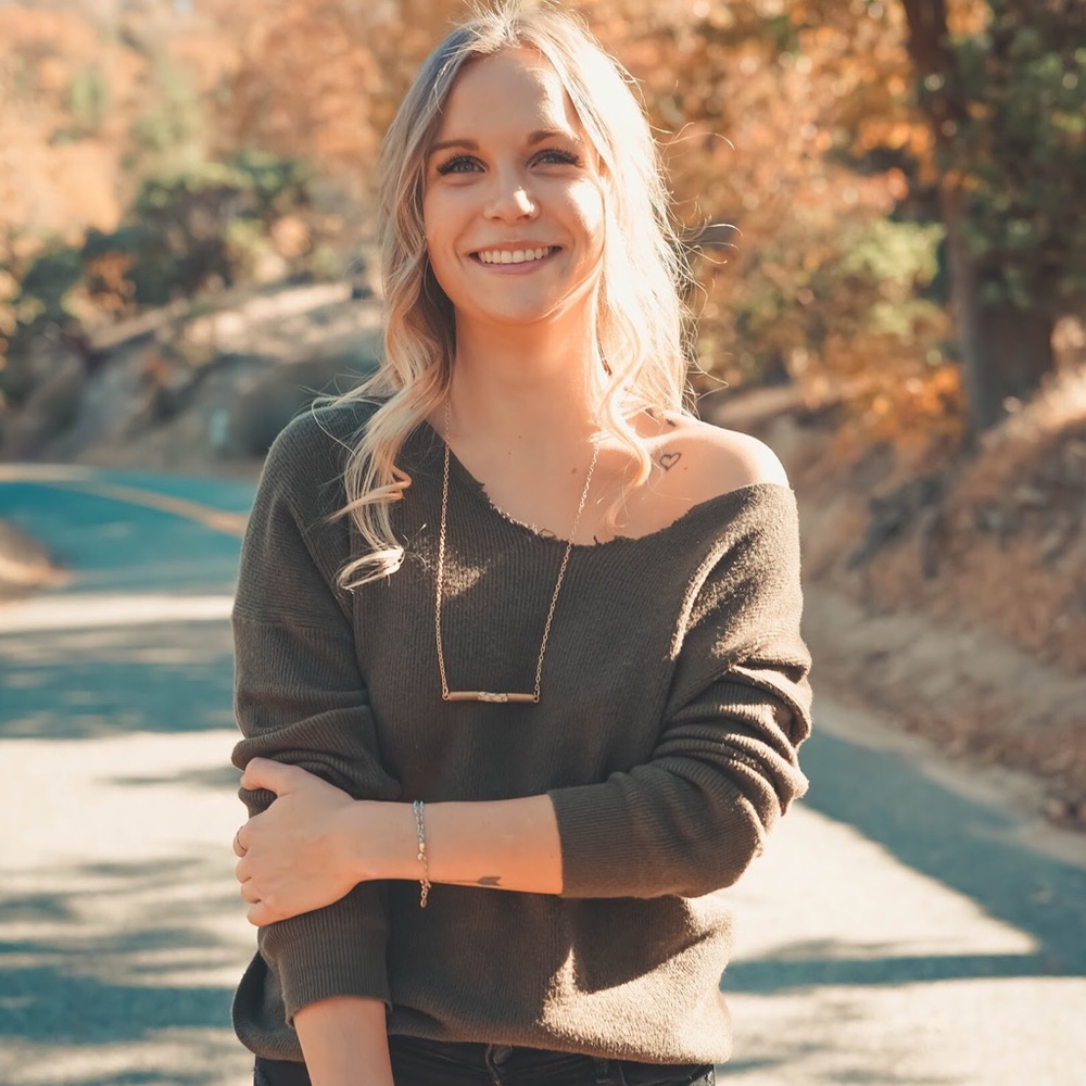 💕MEET YOUR POSHER CAREY💕